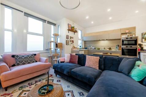 2 BEDROOM, 1 RECEPTION ROOM, FIRST-FLOOR CONVERTE