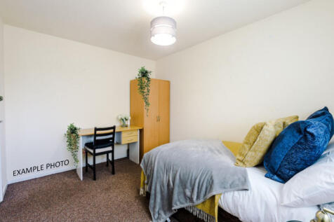 Disclaimer: These properties have not been renovated to the traditional Student Cribs specification as a phased development is being undertaken. The photographs of this property are example photos of