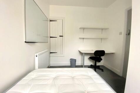 65GR Bedroom 3. Picture 2.jpeg