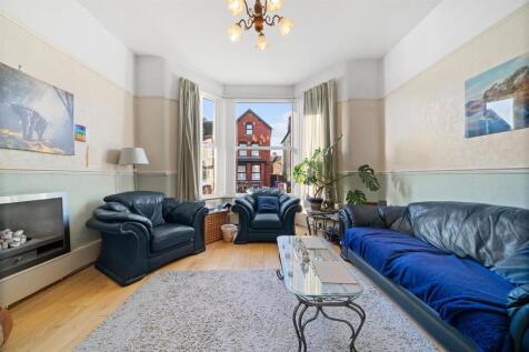 Living Room1.jpg
