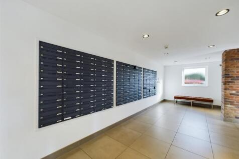 CAM01231G0-PR0080-STILL015