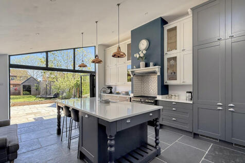 Kitchen/family ro...