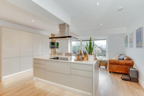 4 bed, 3 bath Detached in Sheffield - Photo 5