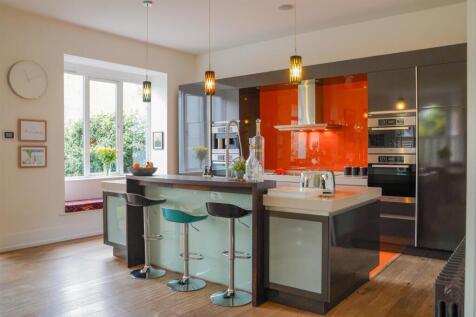 6 bed, 2 bath Semi-Detached in Manchester - Photo 3