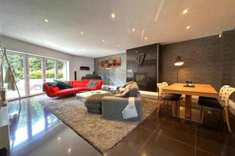 Copious Living/Family Room 817