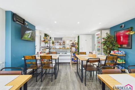 Prime Commercial Opportunity ¿ Fully Equipped Café