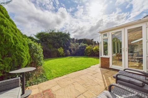 CAM03218G0-PR0565-STILL004