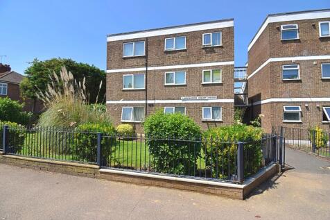 Incredibly Spacious 2 Bedroom Top Floor Apartment... With Allocated Parking & Well Maintained Communal Gardens...
