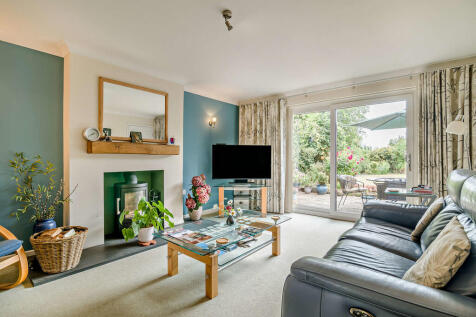 8699372-interior0...