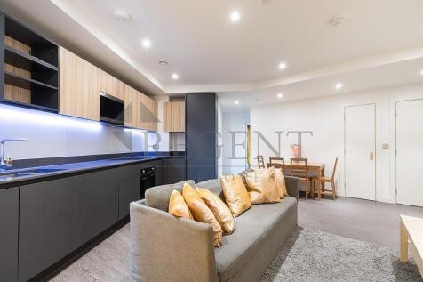 Kitchen to dining ar