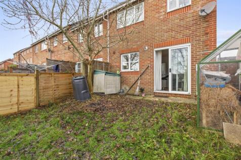 8 Vanguard Close, HP12 3FP-9.jpg