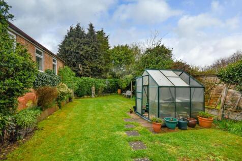 10 Crockington Close-15.jpg