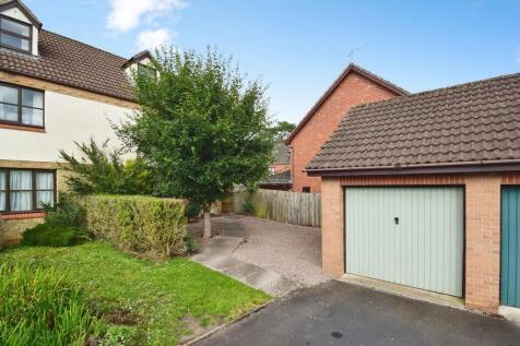 15 Essex Close, f...
