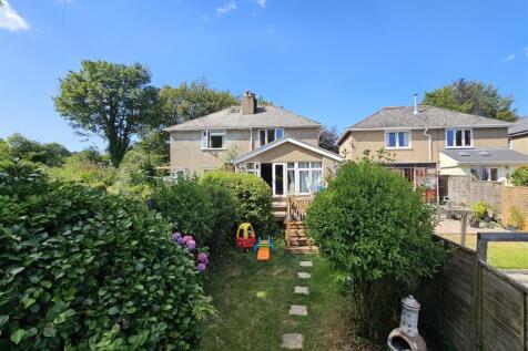 Rear Elevation and Garden.jpg