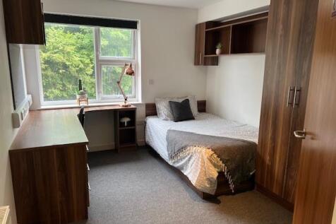 Peninsula Bedroom dressed.jpg