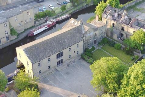 Office to rent in elland