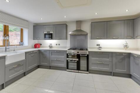 Wentworth Barn-kitchen.jpg