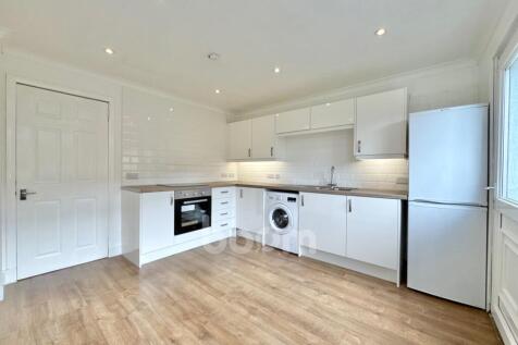 Holms Crescent, Erskine kitchen