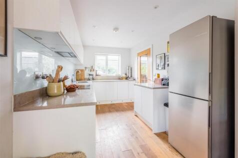 7 Chatfield Close-4.jpg