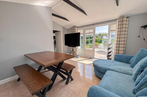 Family Room (2)