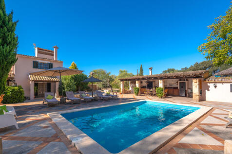 Idyllic finca in a peaceful location near Costitx