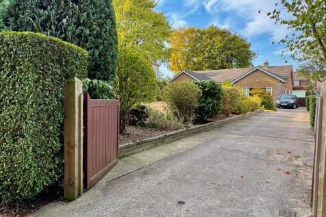 38 New Walk gate.jpg