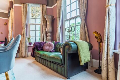 Dining/Lounge impressive views to front and side