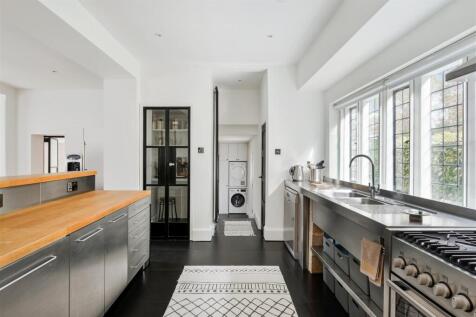 COLLEGE AVENUE (17).jpg