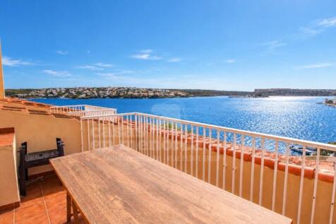 Duplex flat on the seafront in Es Castell