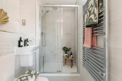 An en-suite with full width shower cubicle