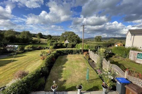 Rear Garden & Views