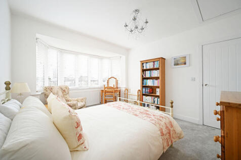 4 bed, 2 bath Detached in Sheffield - Photo 24