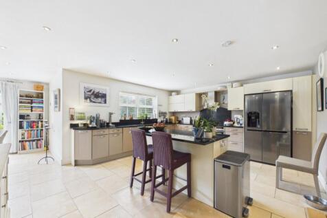 Kitchen/Breakfast Area