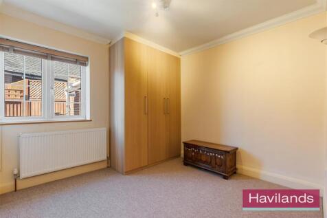 Oakwood Crescent-7.jpg