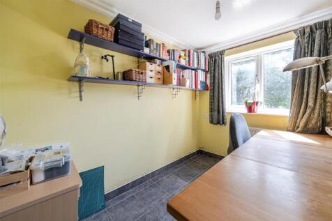 25 Bradden Road, Greens Norton (19).jpg