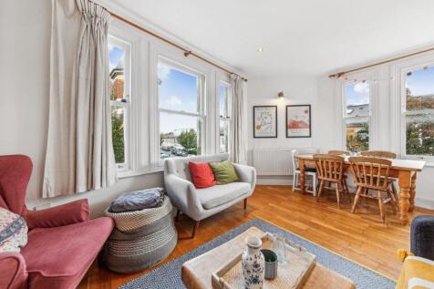 4 Bedroom Flat in SW2 1BN