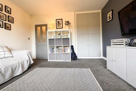 BEDROOM FIVE/ SNUG