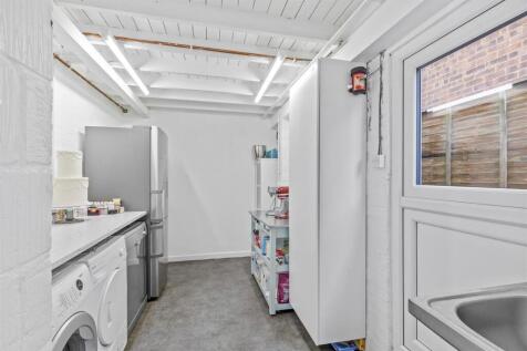 22 The Pastures, HP13 5LZ-13.jpg