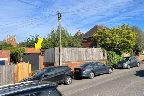Garage & Parking Space