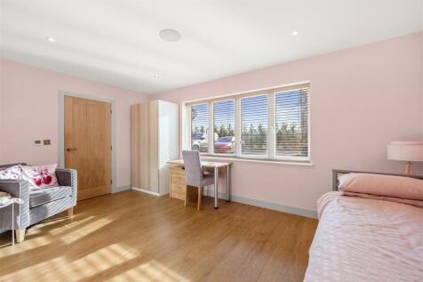 Office / Fifth Bedroom 1