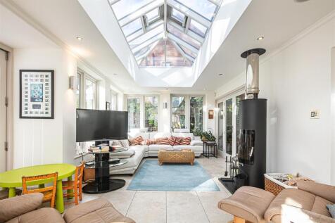 7 bed, 4 bath Detached in Sheffield - Photo 5