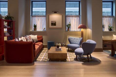 Flat in SE16 6BL