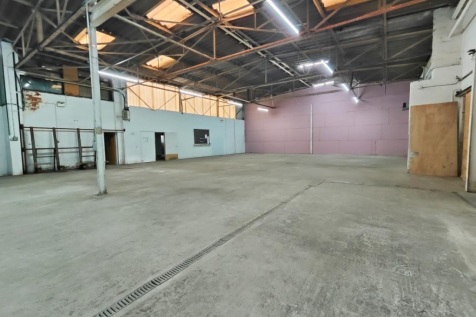 Light Industrial to rent in hull