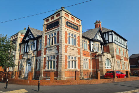Available NOW!! C & R Hulme are delighted to offer this large 2 bedroom PART FURNISHED apartment in the converted PARKSIDE development which also has the benefit of a lift. The Apartment which is on t