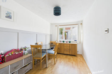 CAM03218G0-PR0831-STILL007