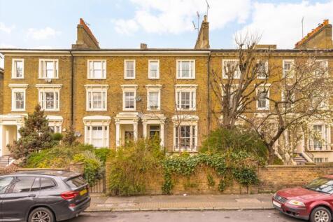 A spacious one double bedroom Victorian conversion with its own private entrance. The property offers a large reception room, separate kitchen, one bathroom and direct access to a private garden.