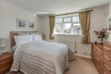 57 Queens Road-bed1a.jpg