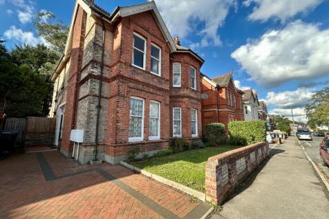 2 Bedroom Flat in BH4 8HQ