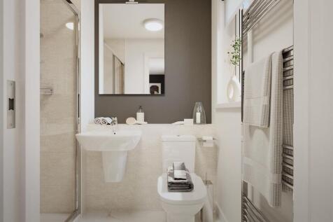 The main bedroom features its own en-suite shower room