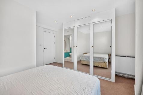 Master Bedroom (4)